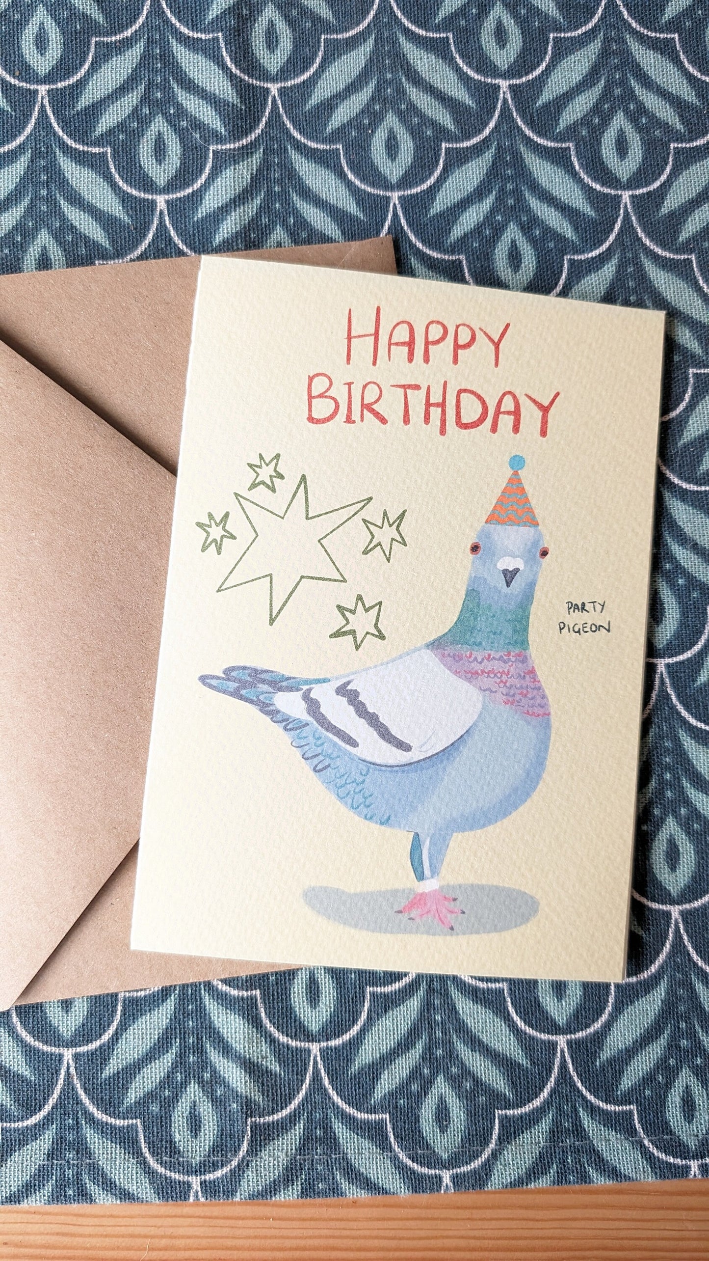 Illustrated Party Pigeon Birthday Card: Bird Lover Gift