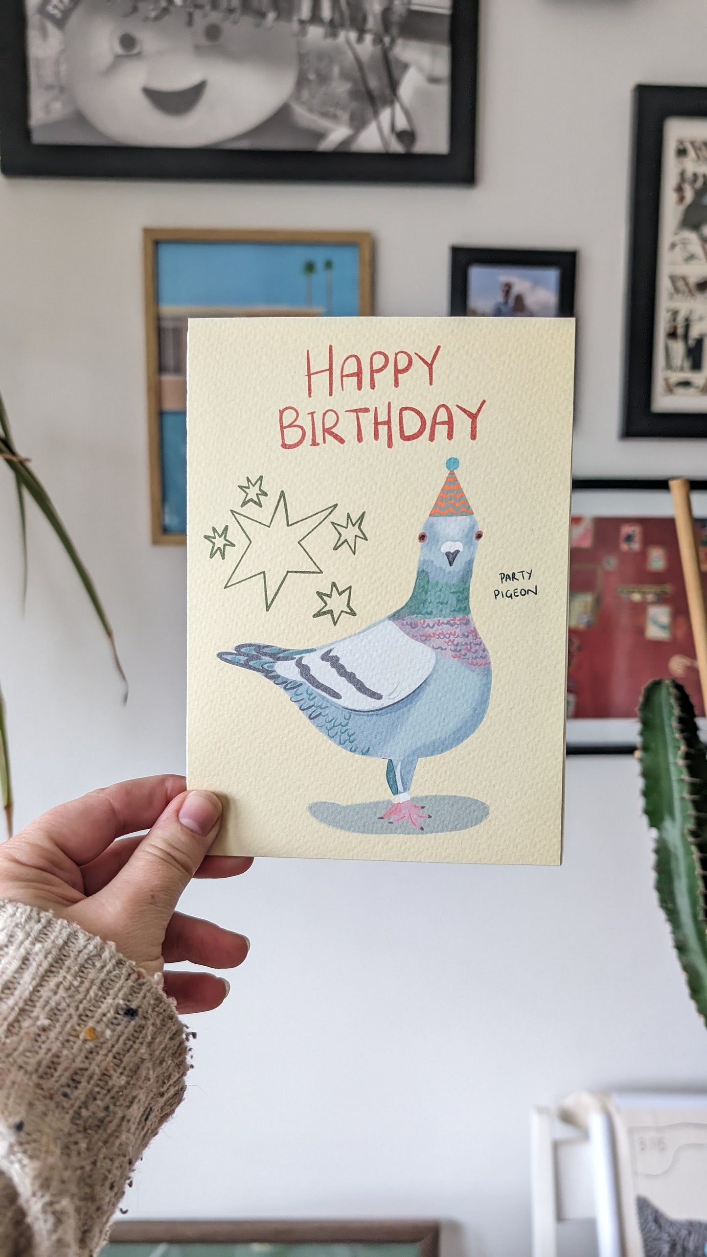 Illustrated Party Pigeon Birthday Card: Bird Lover Gift