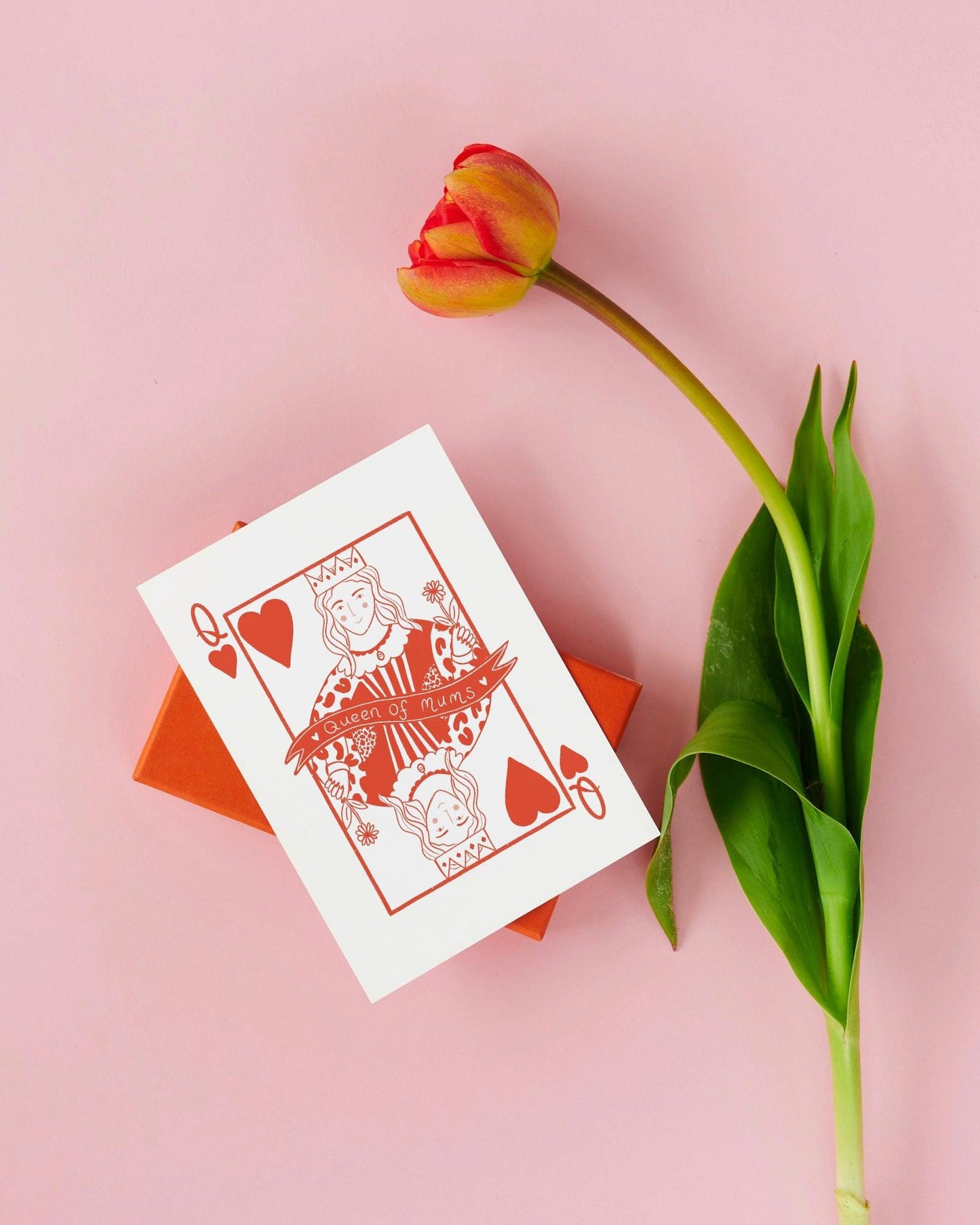 Queen of Mums Card: Illustrated Mother's Day Card